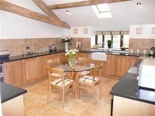 KITCHEN/BREAKFAST ROOM