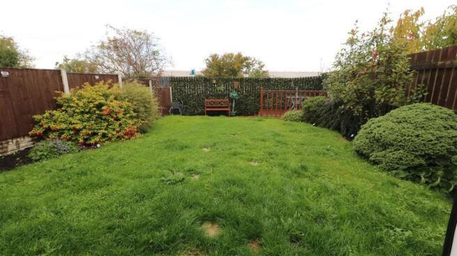 16 queens park garden.jpg