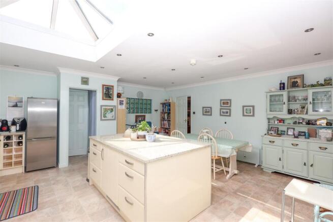 2 bed Detached Bungalow for sale Image 7