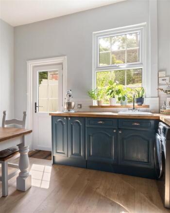 3 bed Terraced for sale Image 4