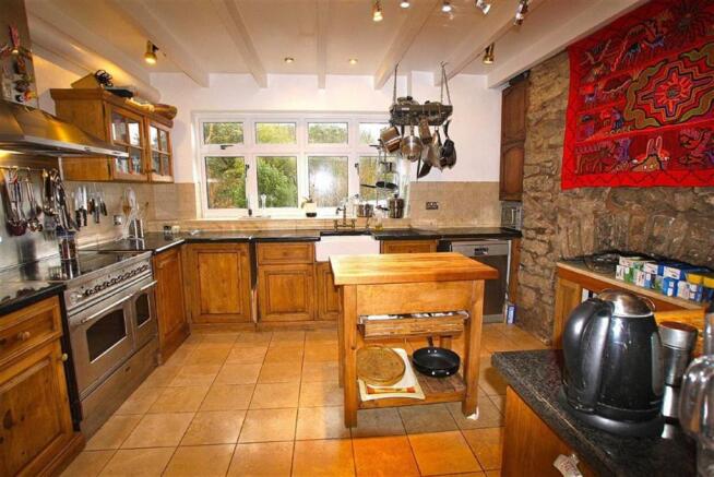KITCHEN / BREAKFAST 