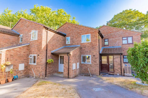 Ilex Close, Yateley, Hampshire, GU46
