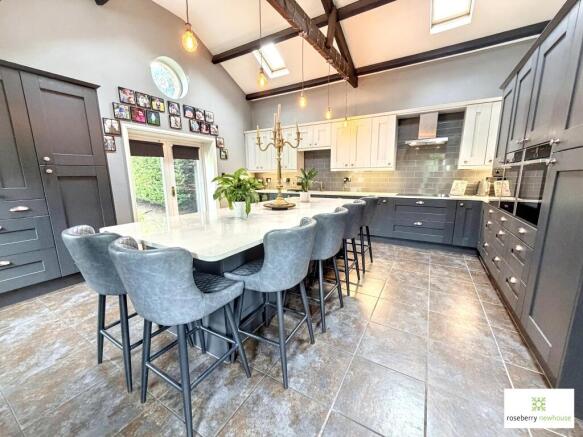 4 bed Detached for sale Image 4