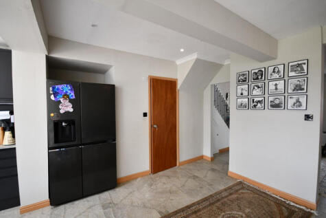 Harcourt Avenue, Edgware, HA8