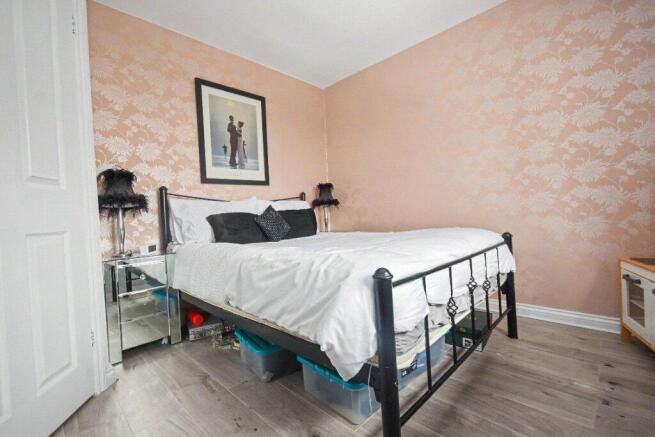 4 bed Detached for sale Image 7