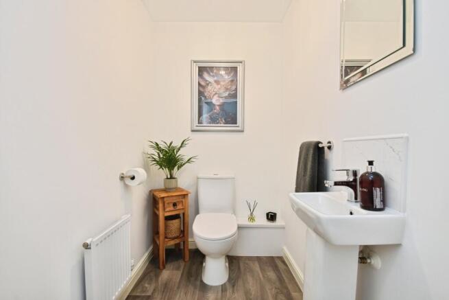 4 bed Detached for sale Image 8