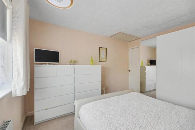Bedroom 1_2.jpeg