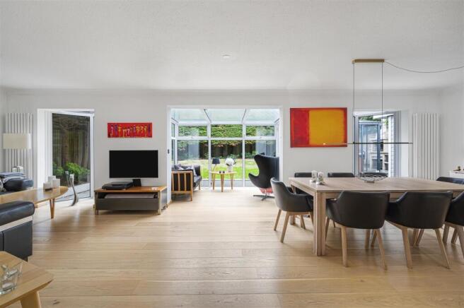 Lounge/Dining Room
