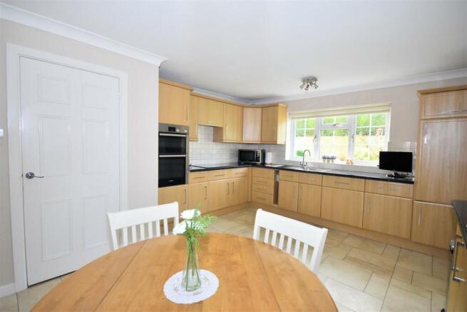 Kitchen 2.jpg