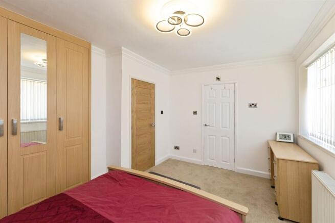 4 bed Semi-Detached for sale Image 9