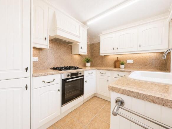 3 bed Semi-Detached to rent Image 9