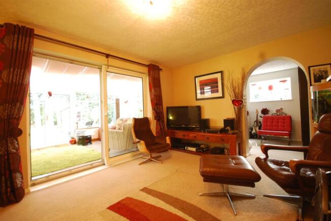 LOUNGE FURTHER VIEW