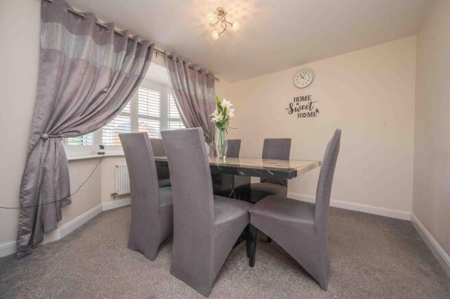 London Road, Corby photo 4