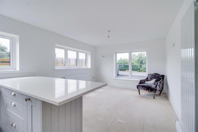 5 bed Semi-Detached for sale Image 6
