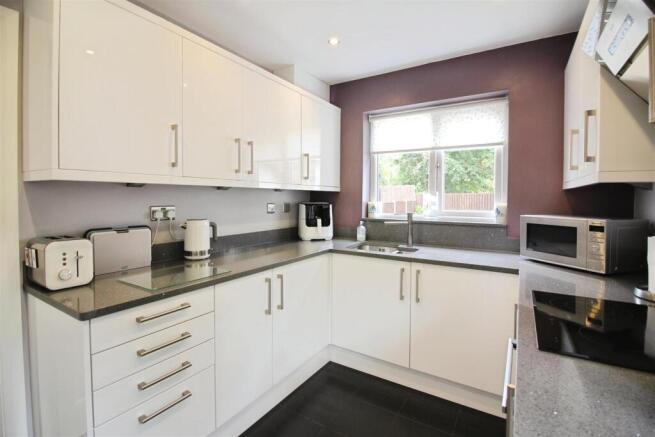 3 bed Detached for sale Image 8