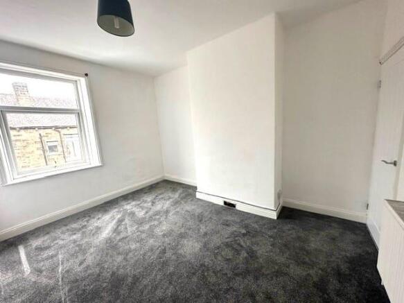 2 bed Terraced to rent Image 6