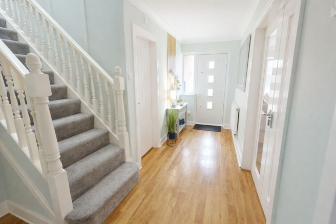 4 bed Detached for sale Image 10