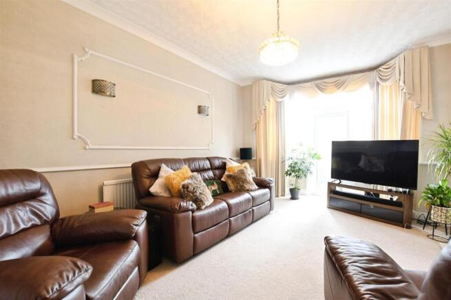 3 bed Semi-Detached for sale Image 4