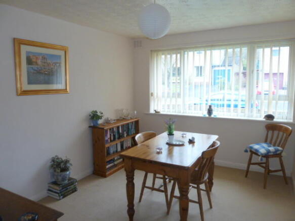 Bedroom2/Dining Room