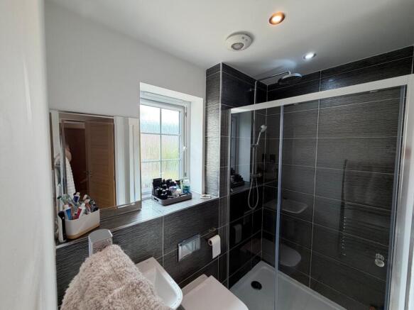 4 bed Detached to rent Image 10