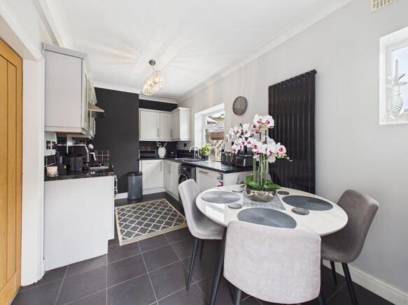 2 bed Semi-Detached for sale Image 8