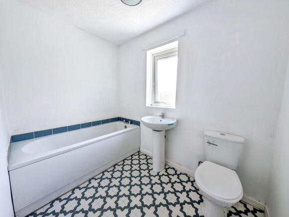 3 bed Terraced for sale Image 10
