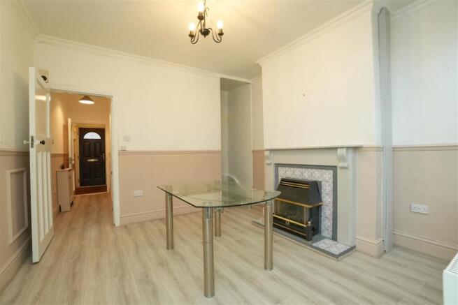 2 bed Terraced to rent Image 4