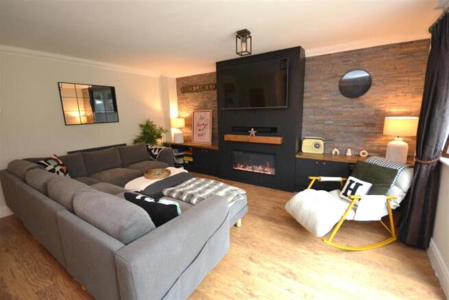 18'5 x 15'5 Lounge/diner