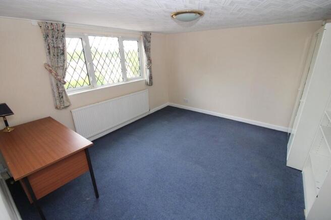 4 bed Bungalow for sale Image 12