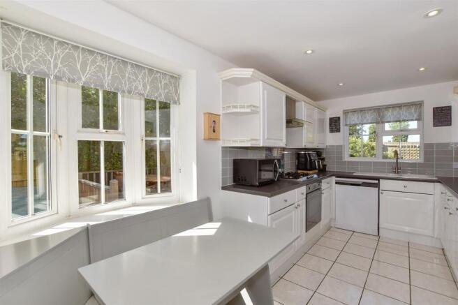 Kitchen/ Breakfast Room