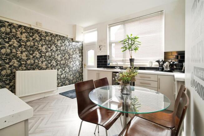 3 bed Terraced for sale Image 7