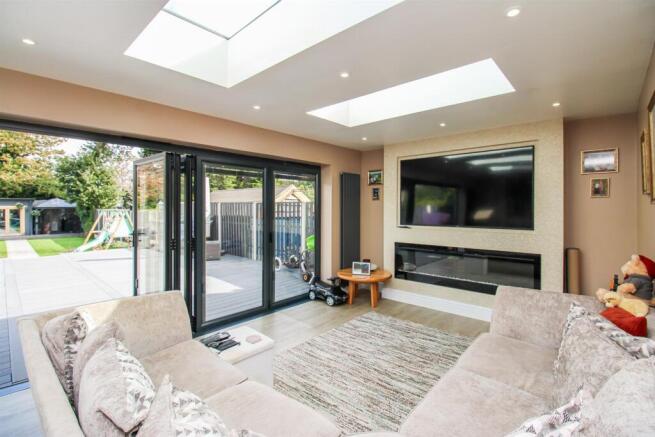 DINING/SITTING ROOM
