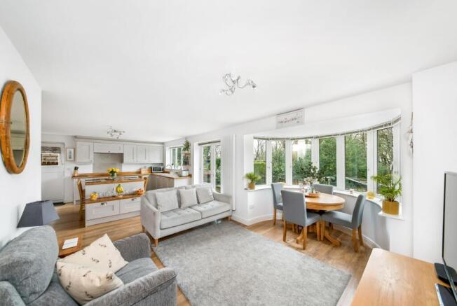 OPEN-PLAN DINING KITCHEN