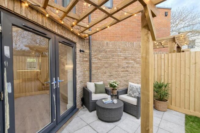 patio_furnished mERRYN 3.jpg