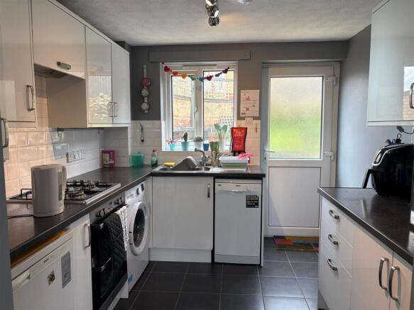 1 Poplar Close - Kitchen.jpg