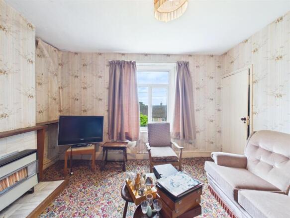 Detached Cottage for Auction, Kingswood (14).jpg