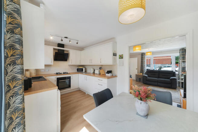 4 TENNYSON CLOSE-50.jpg