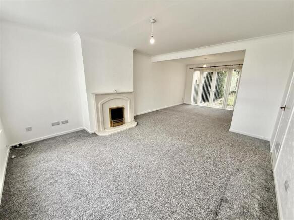 LOUNGE/DINING ROOM
