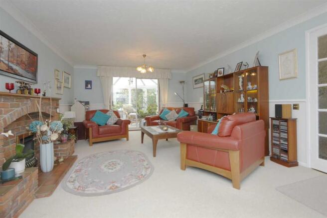 LIVING ROOM CONT