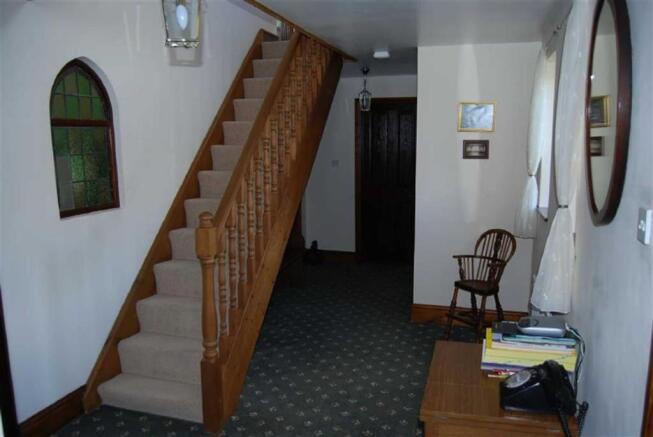 LARGE ENTRANCE HALL