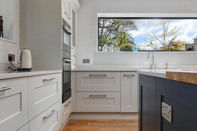 4 bed Detached for sale Image 11