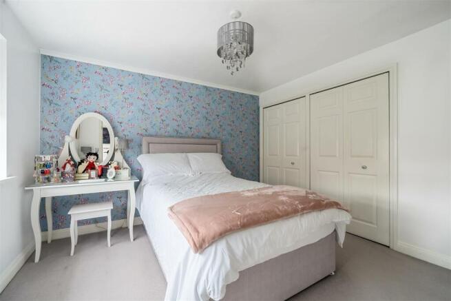 36 Graham Hill Road, Towcester (22).jpg