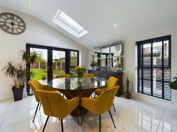 Kitchen/Dining Area