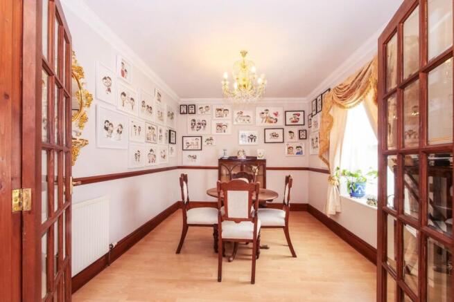 5 bed Detached for sale Image 10