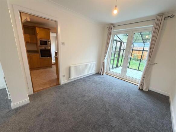 4 bed Detached to rent Image 5