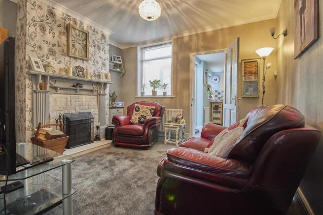 Lounge To Rear