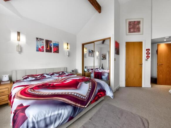 2 bed Penthouse for sale Image 12
