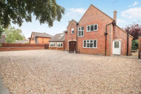 Wellingborough Road, Rushden, NN10 6BB