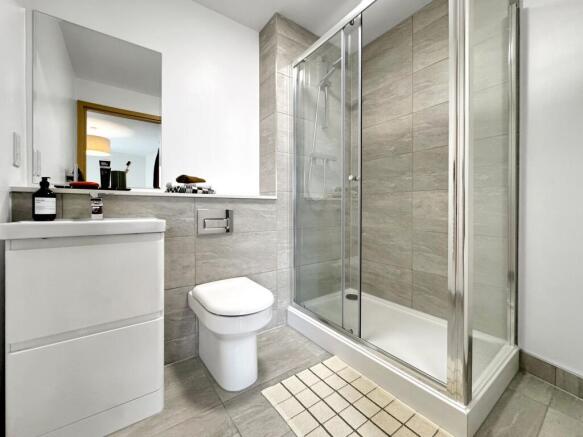 2 bed Apartment to rent Image 10