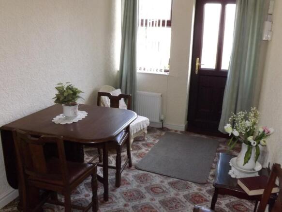 Hall / Dining Area